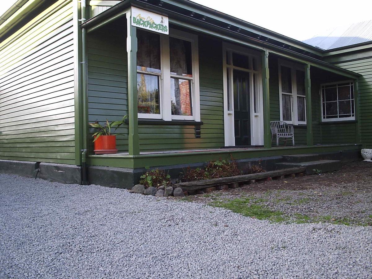 Avon City Backpackers Christchurch Exterior photo